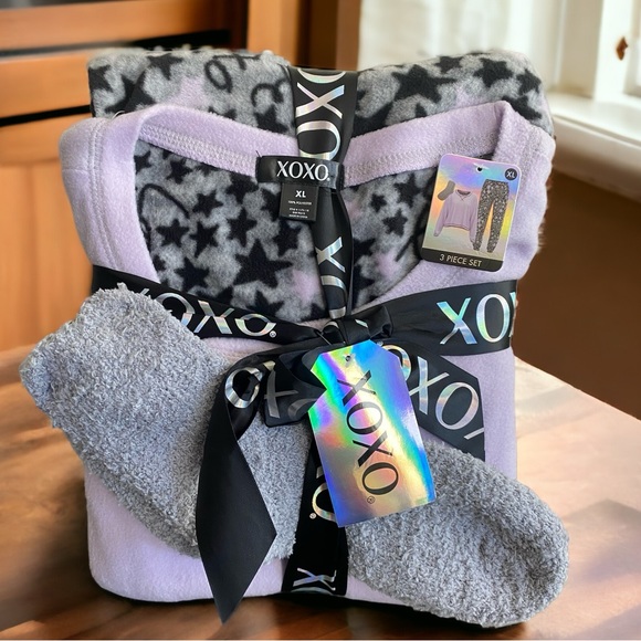 Reserved For @sarkaylei NWT XOXO pajama & Socks Gift Set Size XL lounge wear. - Picture 1 of 4